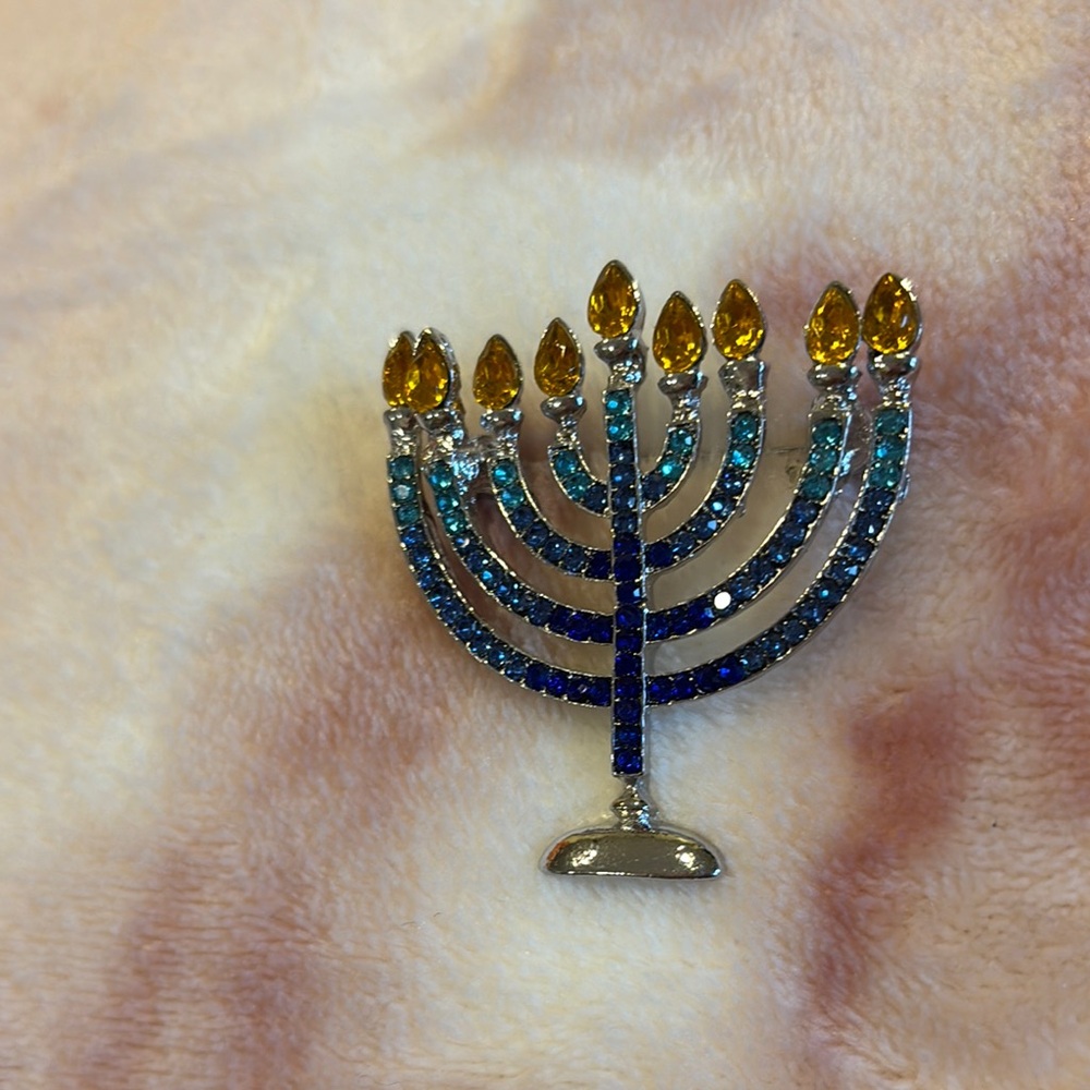 Blue and Gold Crystal Encrusted Hanukkah Menorah Brooch Pin NWT 1.75”x1.75” - Picture 5 of 15
